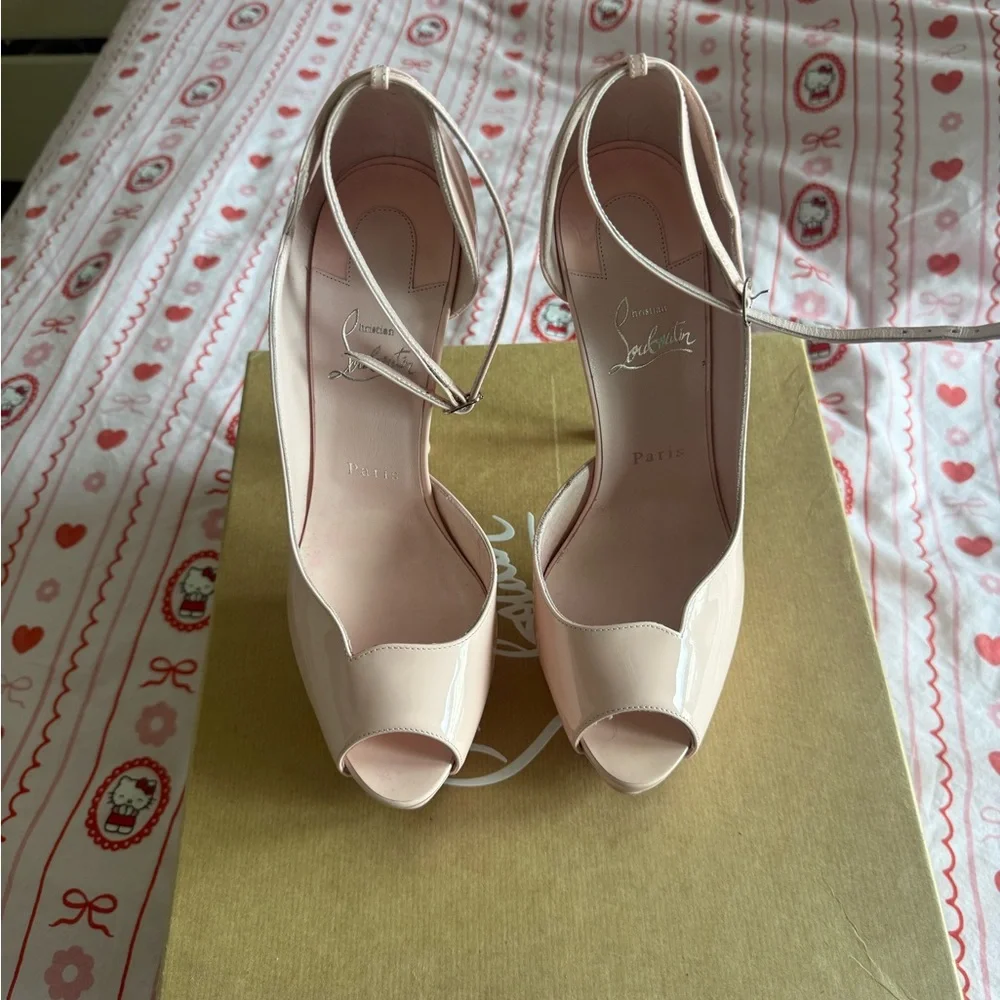 Louboutin round chic alta 150 size 39
